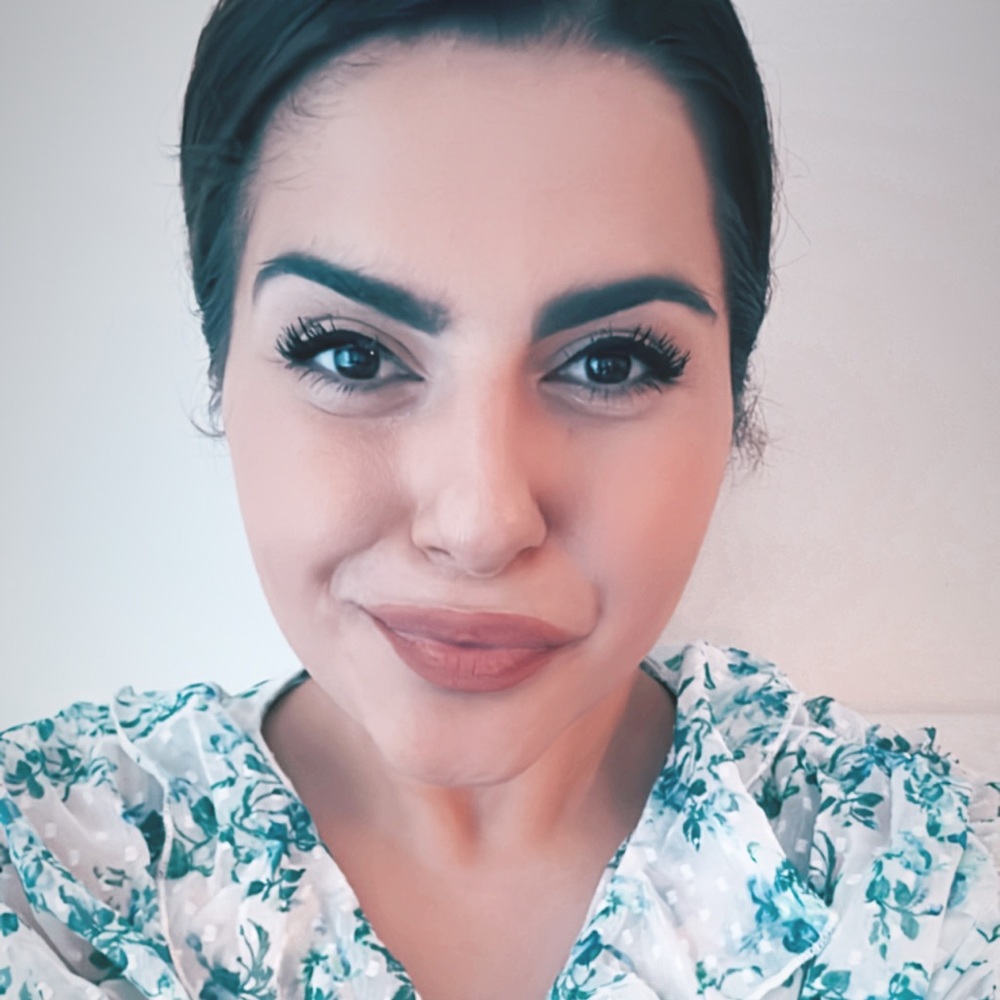 Meet your Posher, Yasi